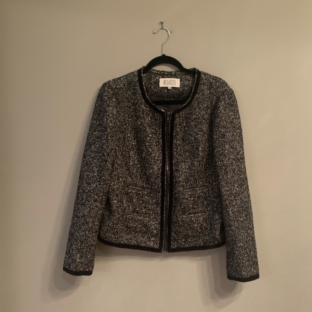 Gray/black tweed jacket bb Dakota. Never worn.